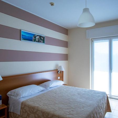 Hotel Alpi Бавено Екстериор снимка