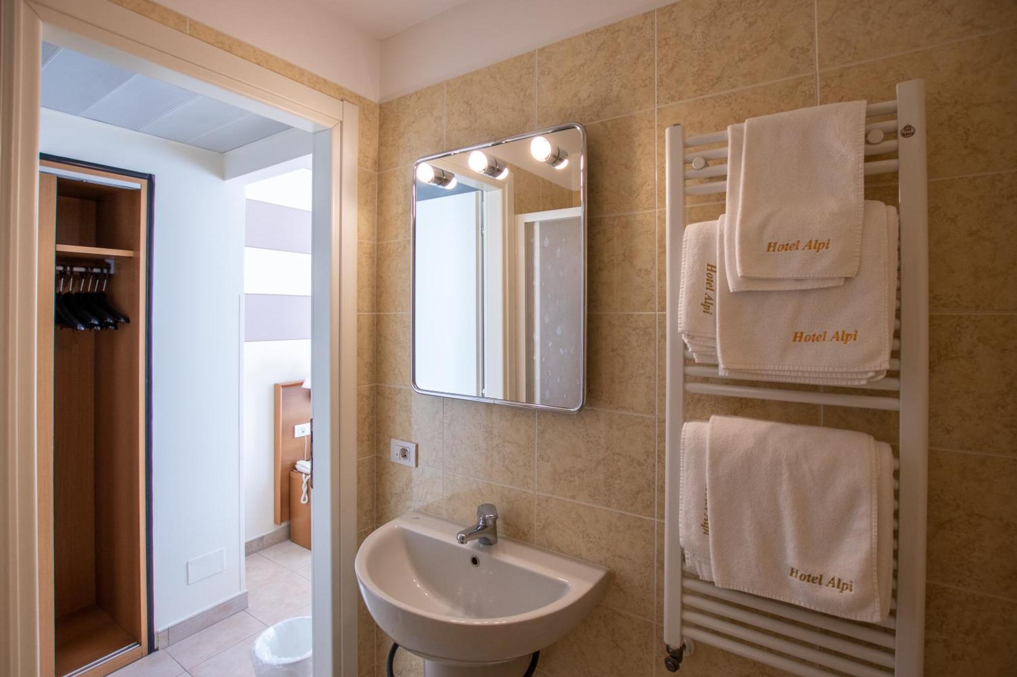Hotel Alpi Бавено Екстериор снимка