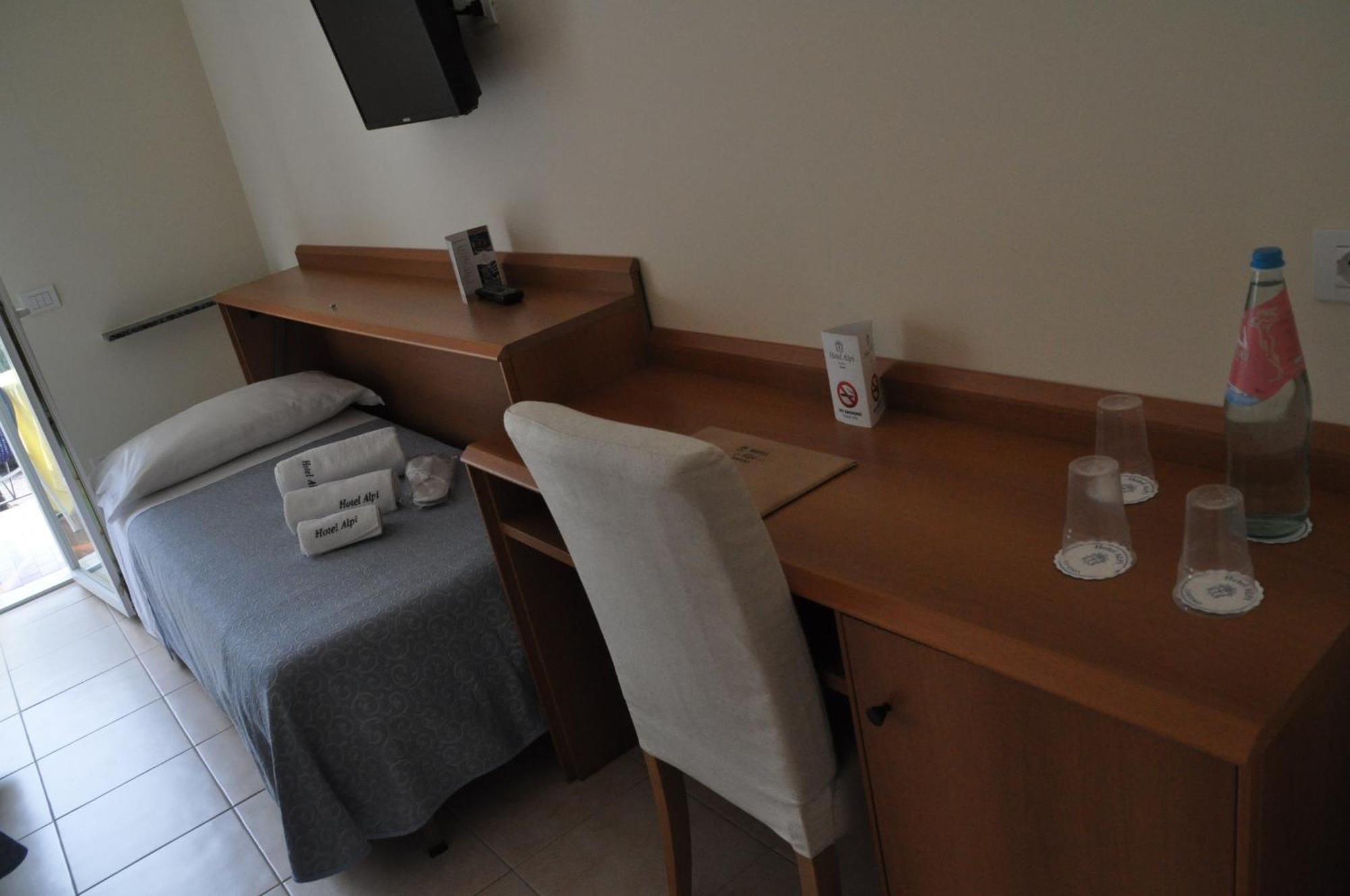 Hotel Alpi Бавено Стая снимка