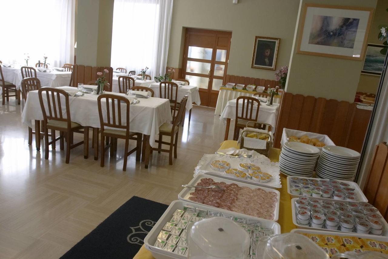 Hotel Alpi Бавено Екстериор снимка