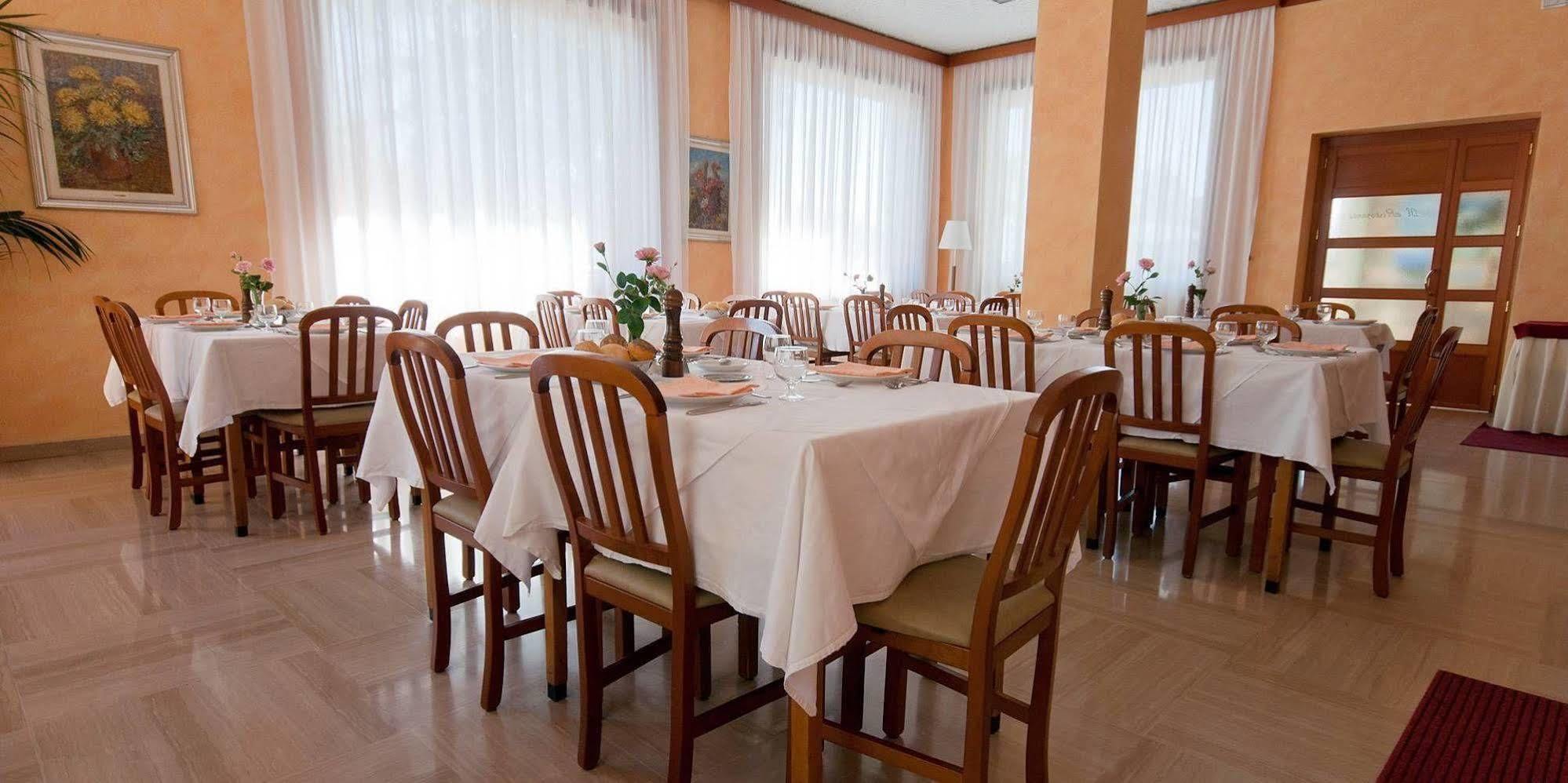 Hotel Alpi Бавено Екстериор снимка